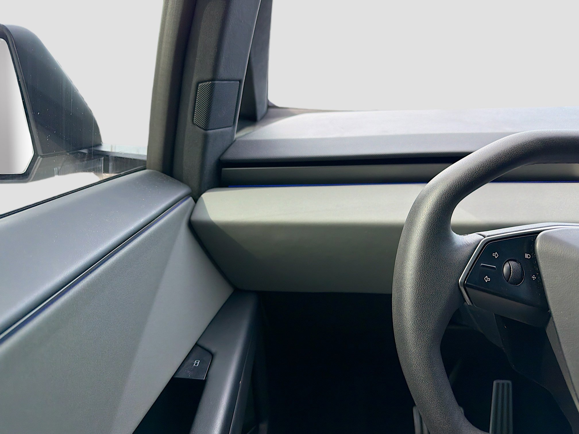 Used 2024 Tesla Cybertruck AWD Crew Cab image 33