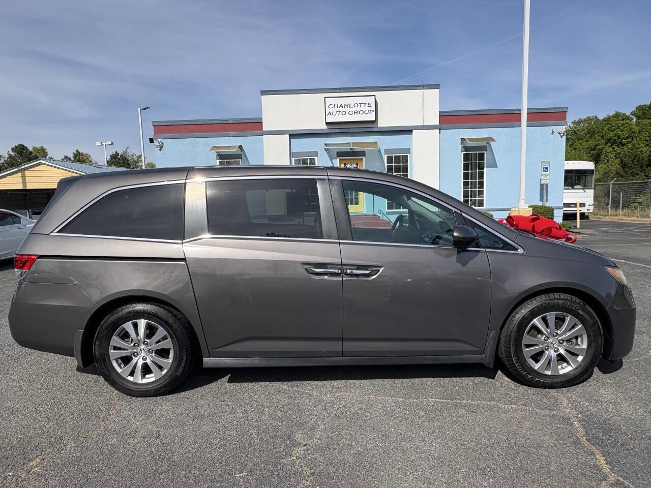 Used 2017 Honda Odyssey SE image 7