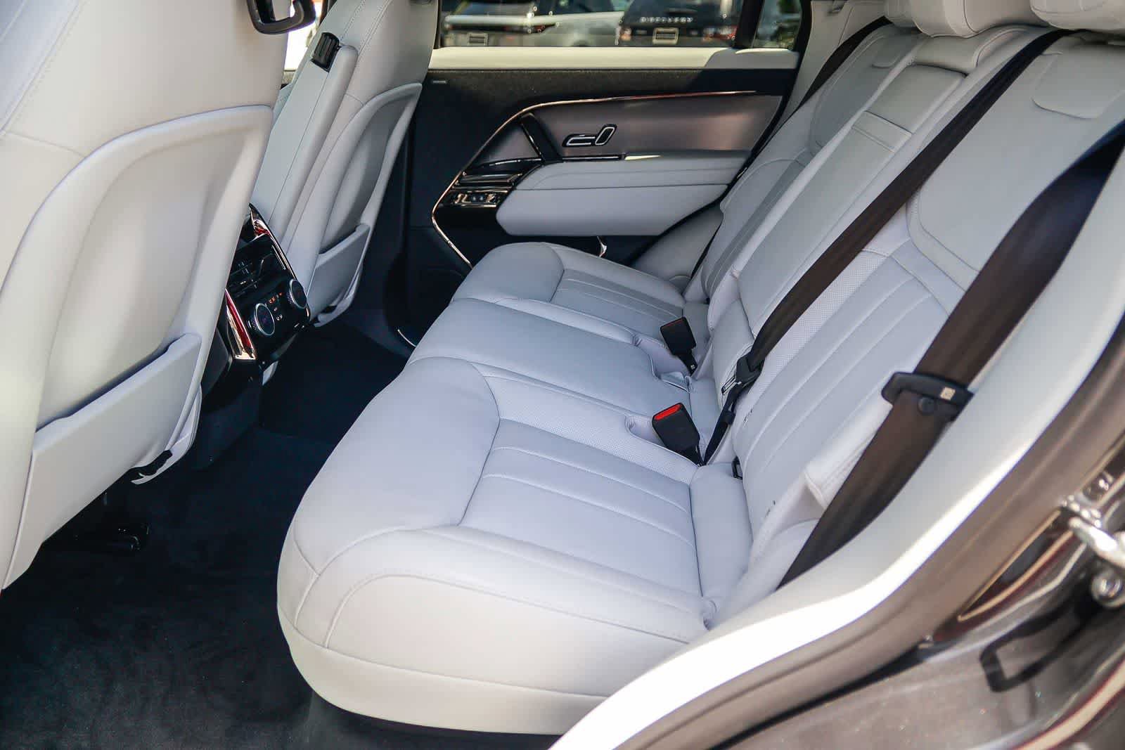 New 2026 Land Rover Range Rover Sport SE AWD/4WD image 18