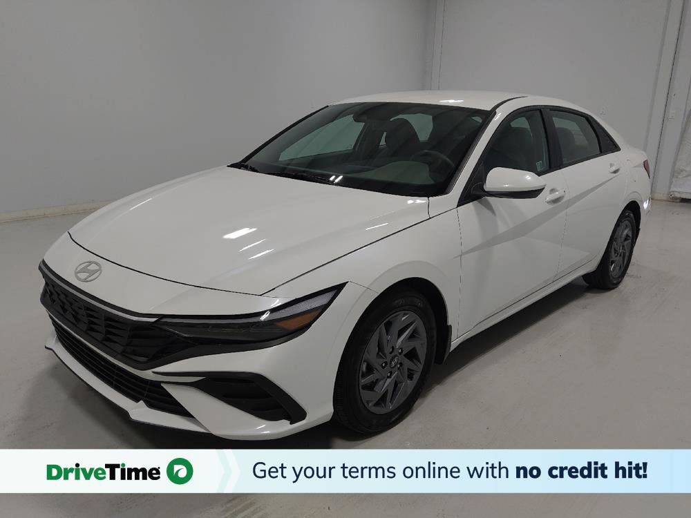 Used 2024 Hyundai Elantra SEL FWD image 1