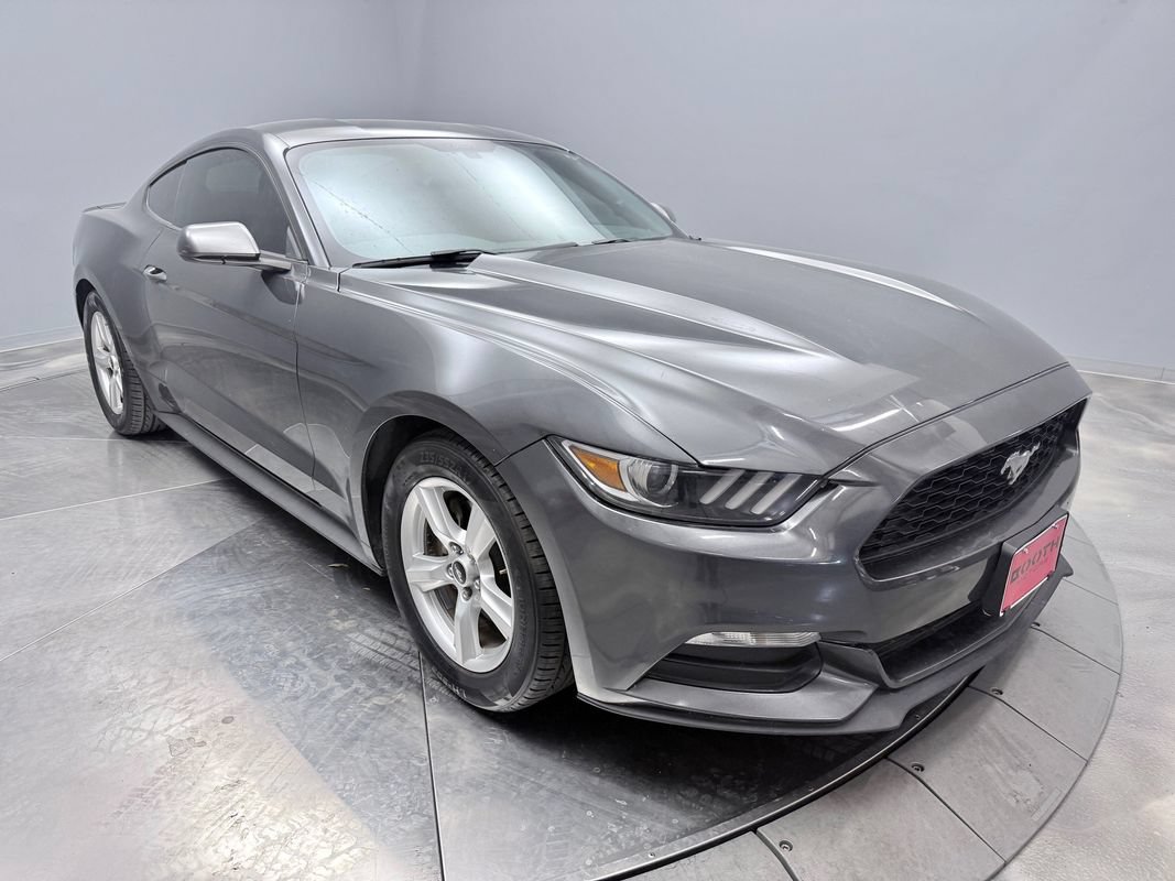 Used 2017 Ford Mustang Coupe RWD image 3