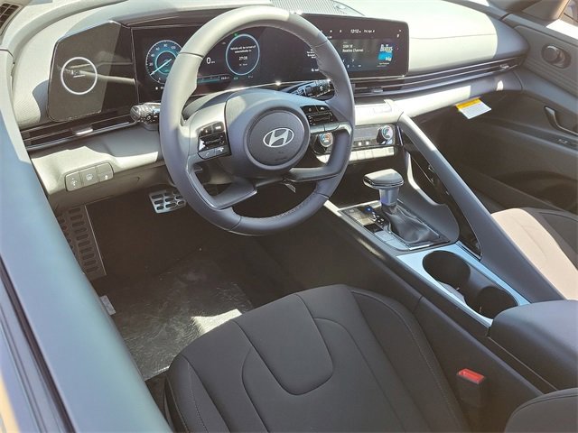 New 2025 Hyundai Elantra SEL image 6