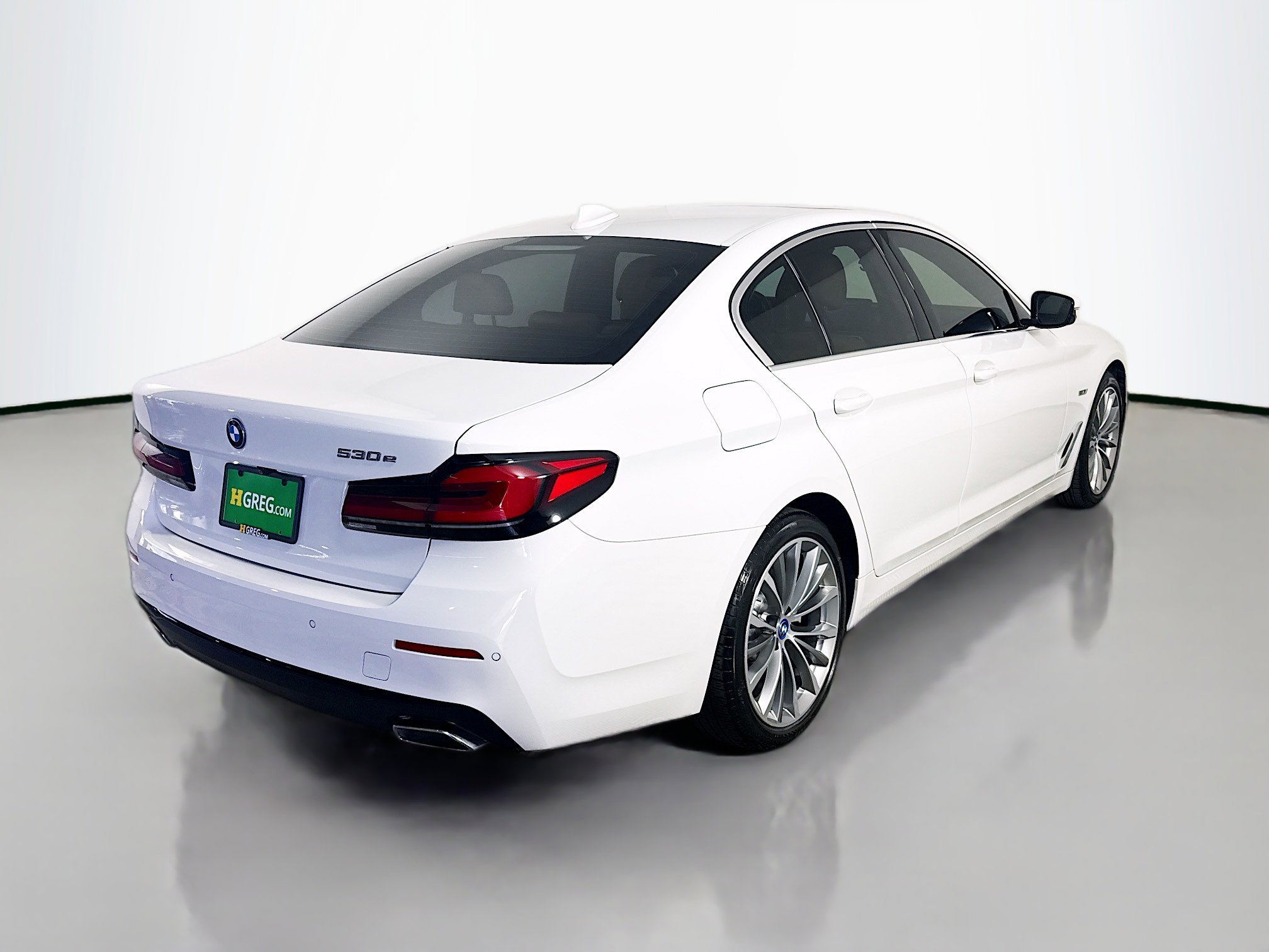 Used 2023 BMW 530e w/ Premium Package image 10