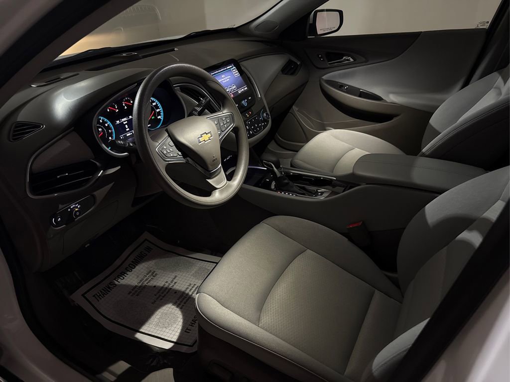 Used 2025 Chevrolet Malibu LT image 9