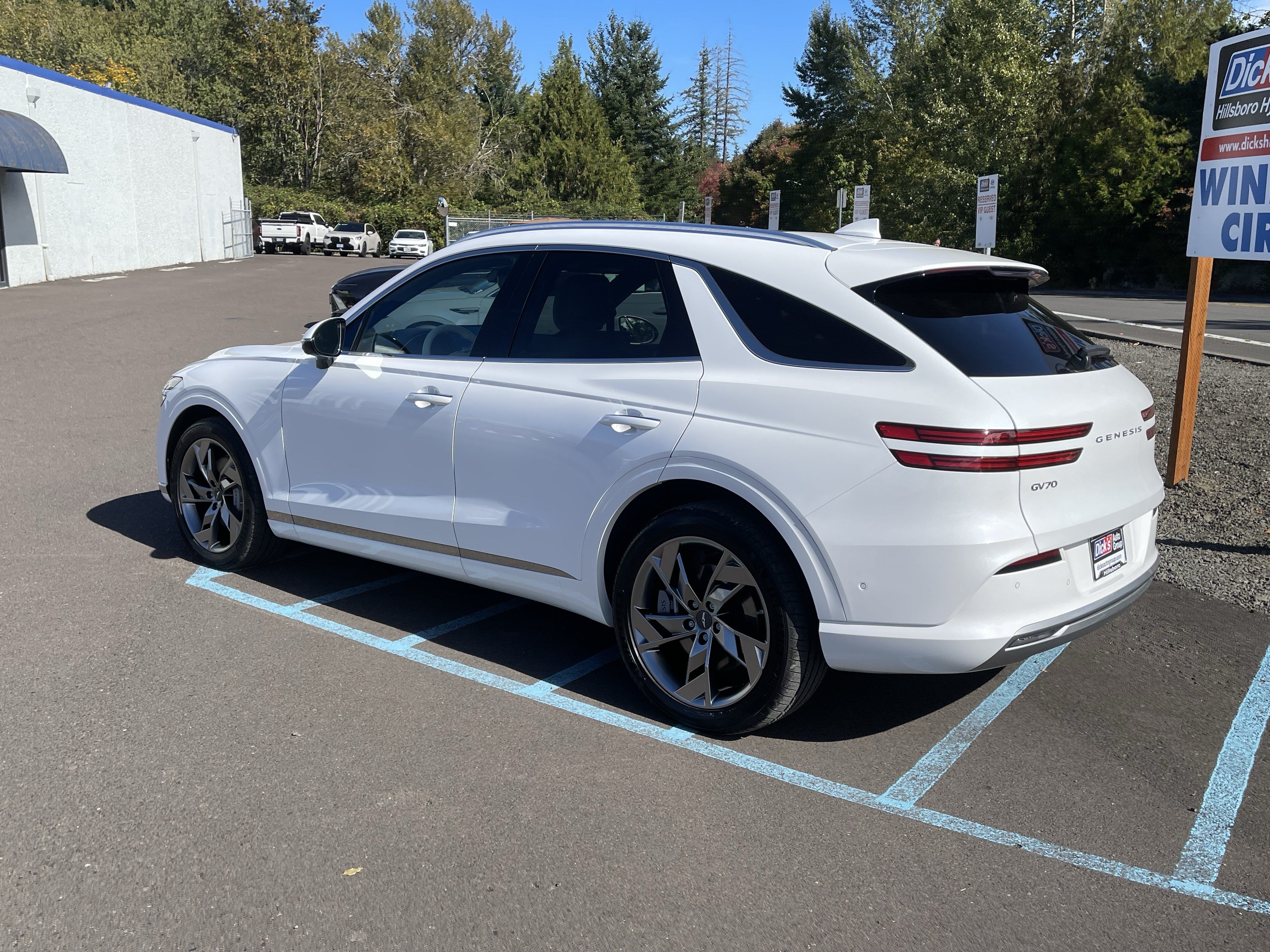 Used 2025 Genesis Electrified GV70 AWD/4WD image 3