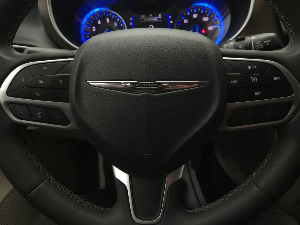 Used 2023 Chrysler Voyager LX image 23