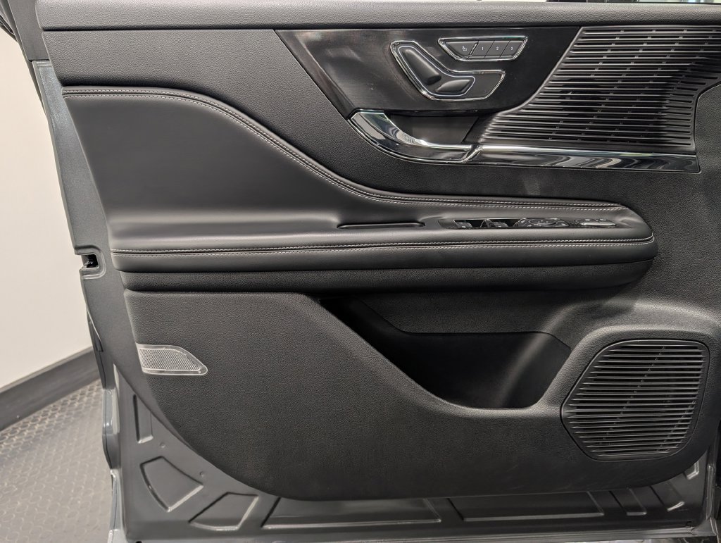 Certified 2022 Lincoln Corsair AWD w/ Premium Package image 10