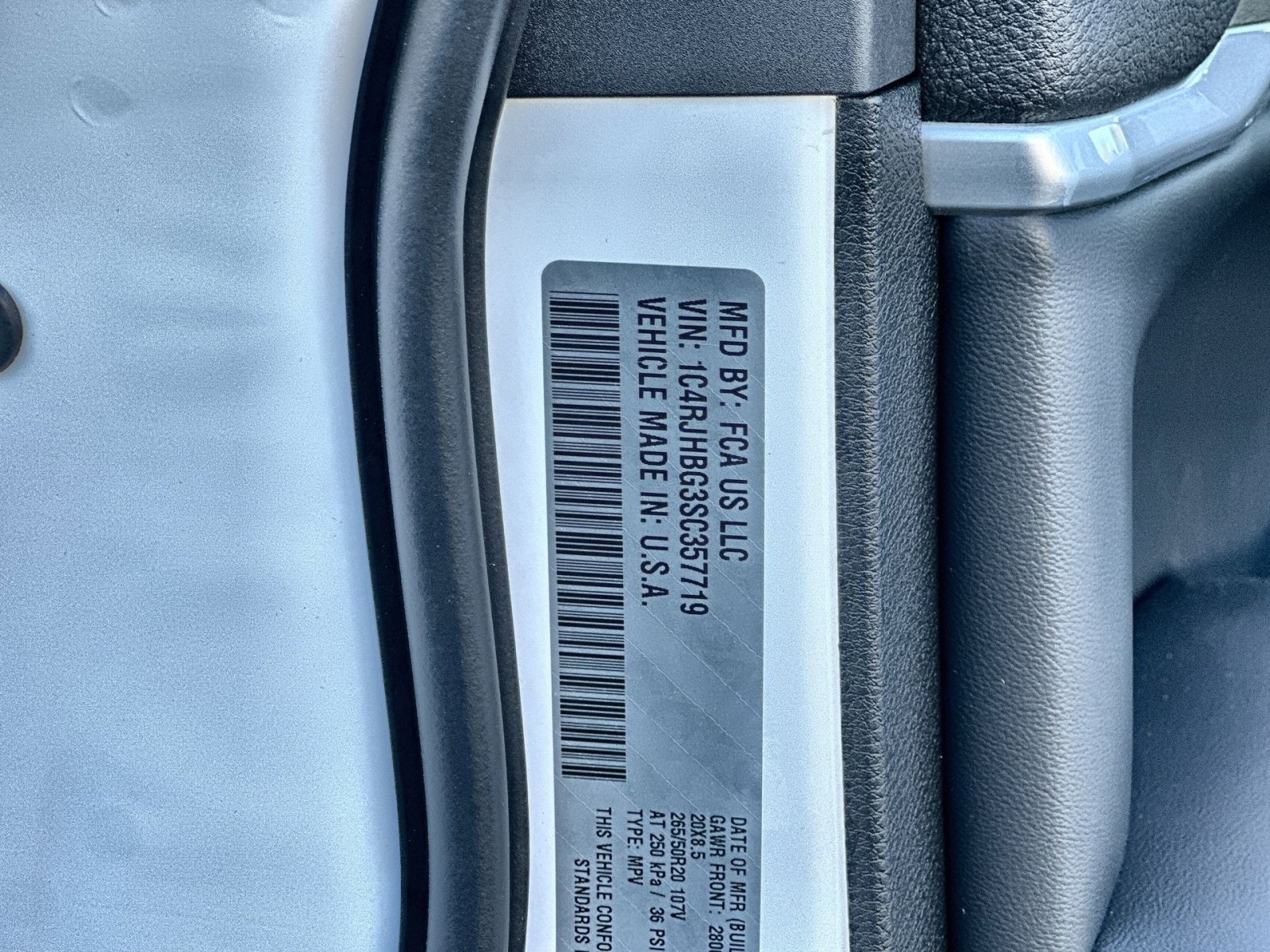 New 2025 Jeep Grand Cherokee Limited w/ Luxury Tech Group II image 29