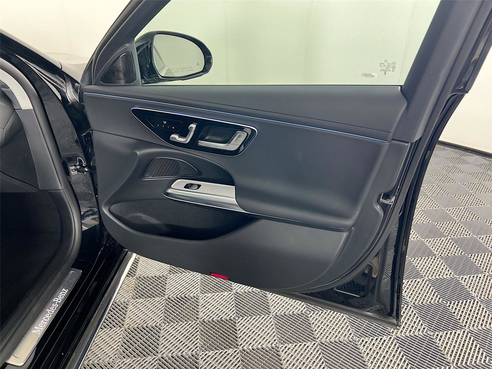 Used 2025 Mercedes-Benz E 350 4MATIC Sedan image 30