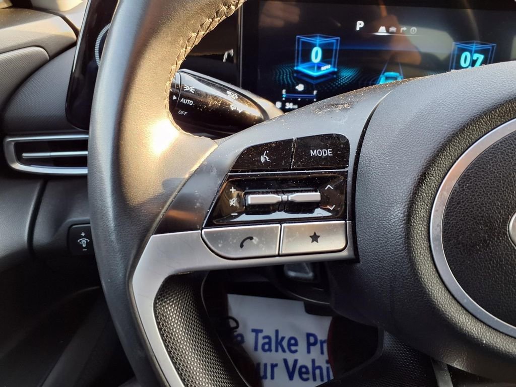 Used 2025 Hyundai Elantra SEL FWD image 13