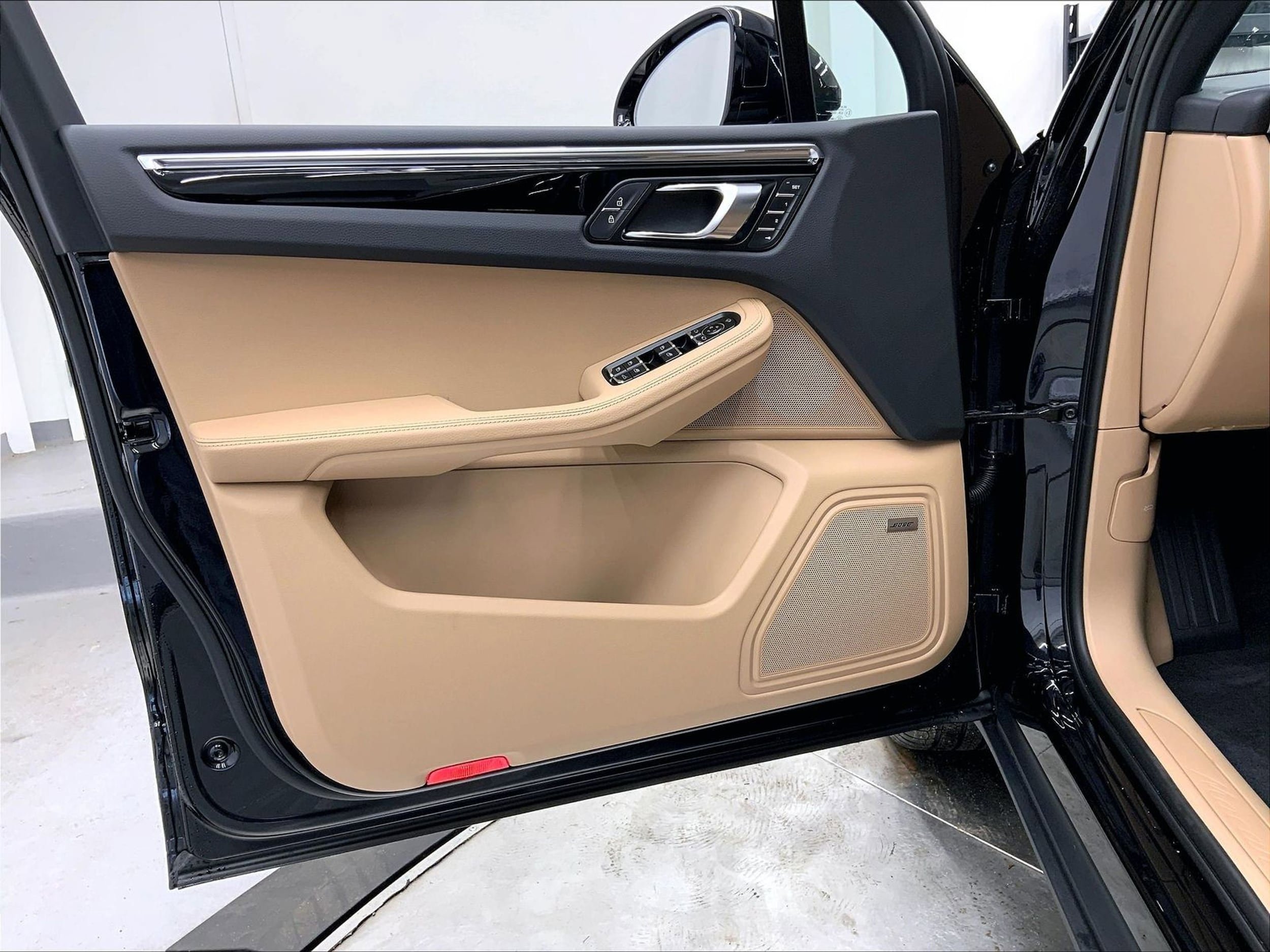 New 2026 Porsche Macan AWD/4WD image 18