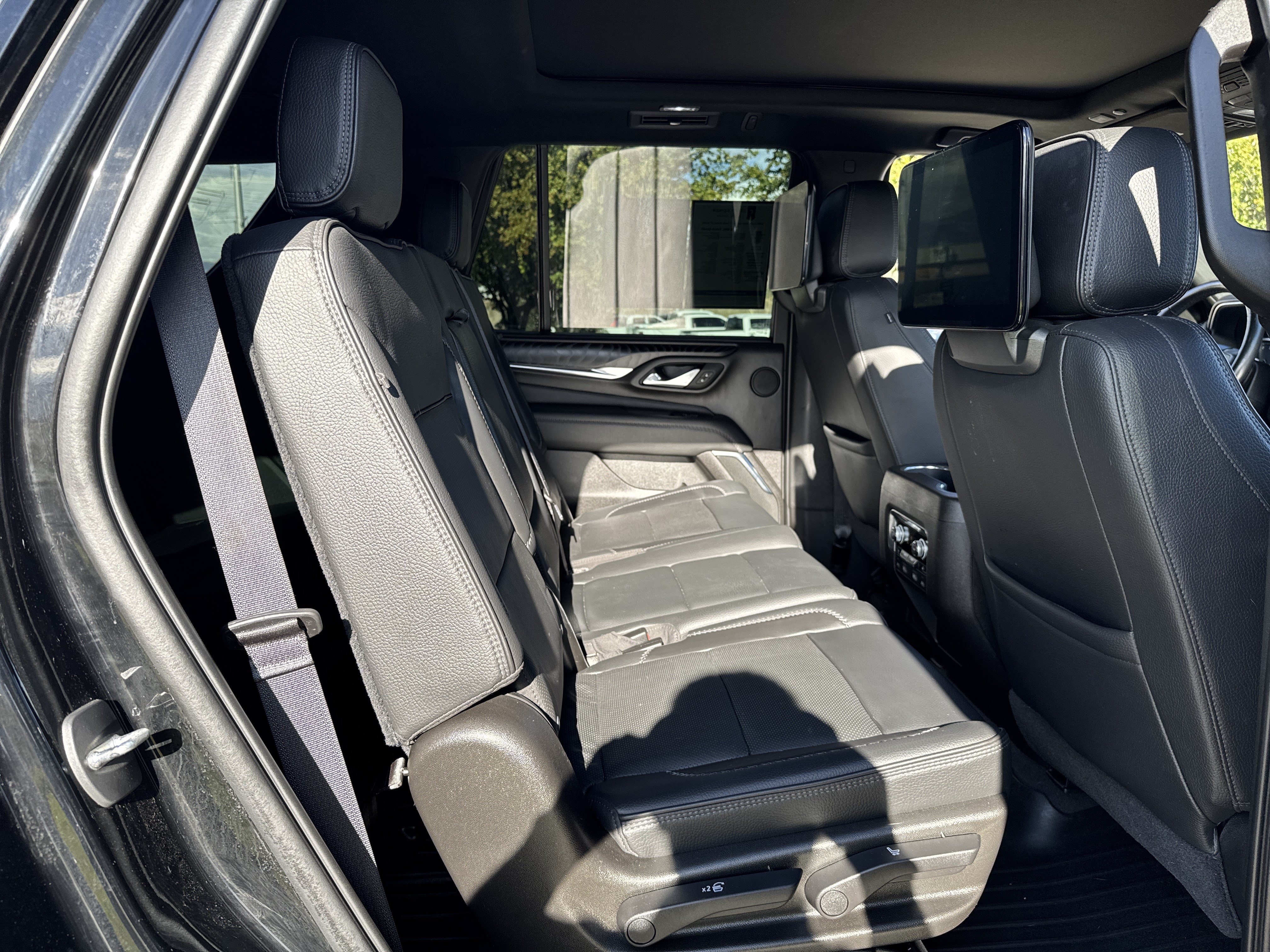 Used 2021 GMC Yukon Denali w/ Denali Ultimate Package AWD/4WD image 24