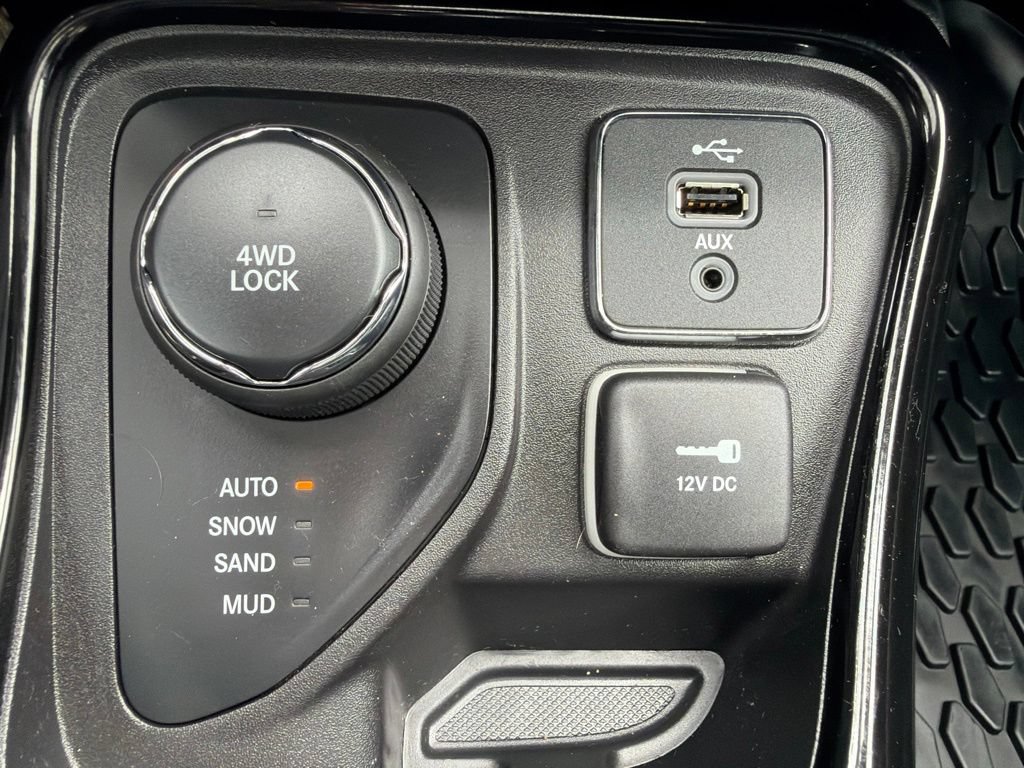 Used 2018 Jeep Compass Limited w/ Navigation Group AWD/4WD image 27