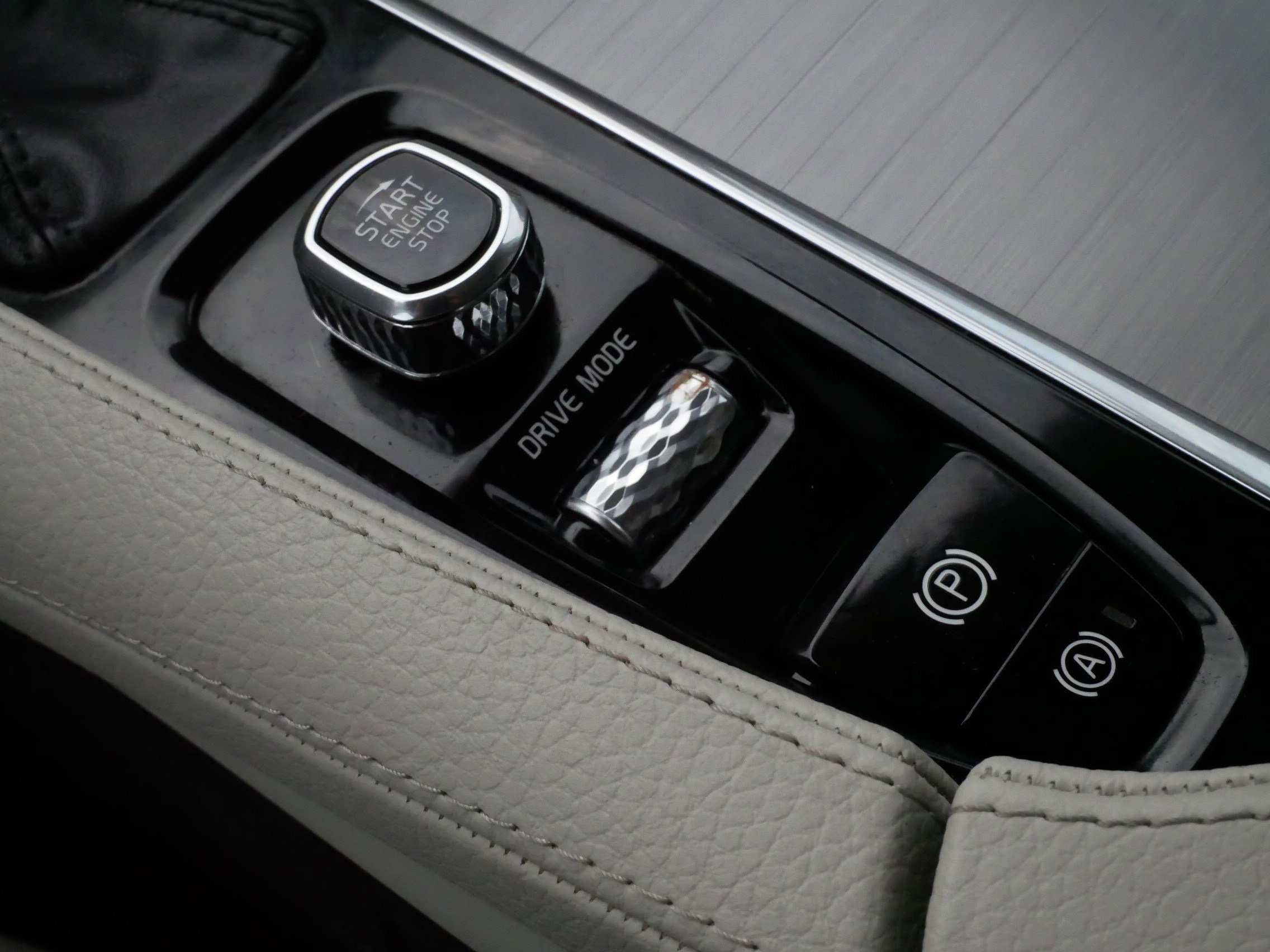 Used 2021 Volvo XC90 T5 Momentum w/ Climate Package image 25