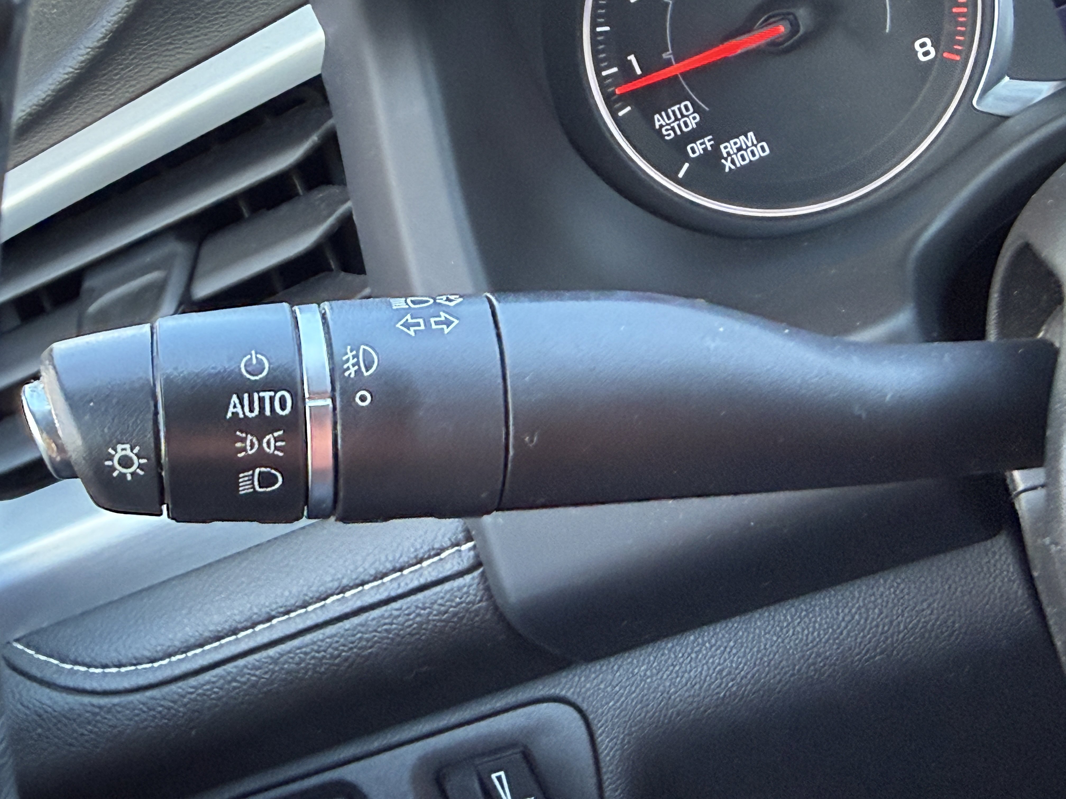 Used 2020 GMC Acadia SLT w/ Premium Package image 27