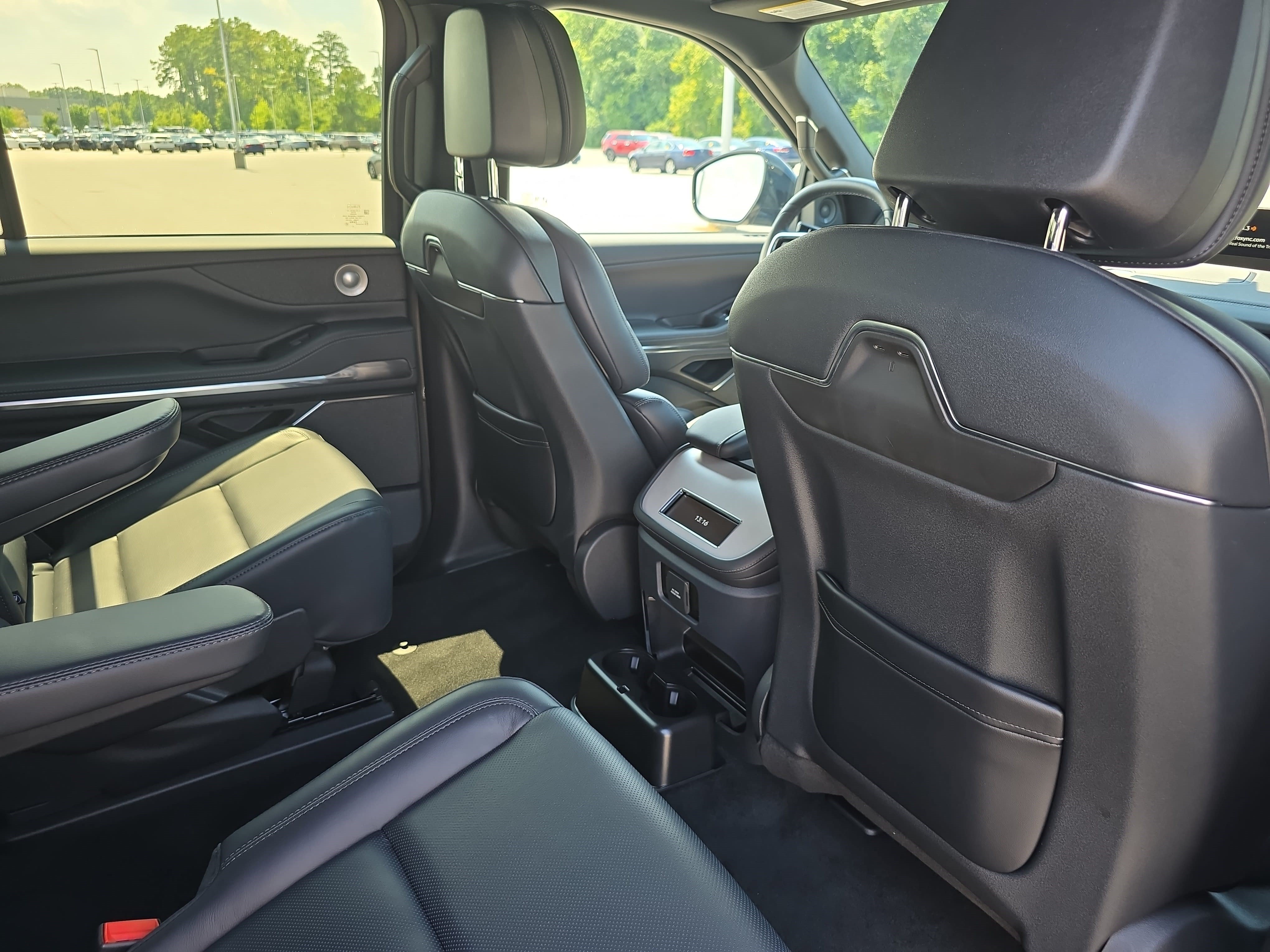 New 2027 Lincoln Navigator Reserve w/ Jet Appearance Package AWD/4WD image 11