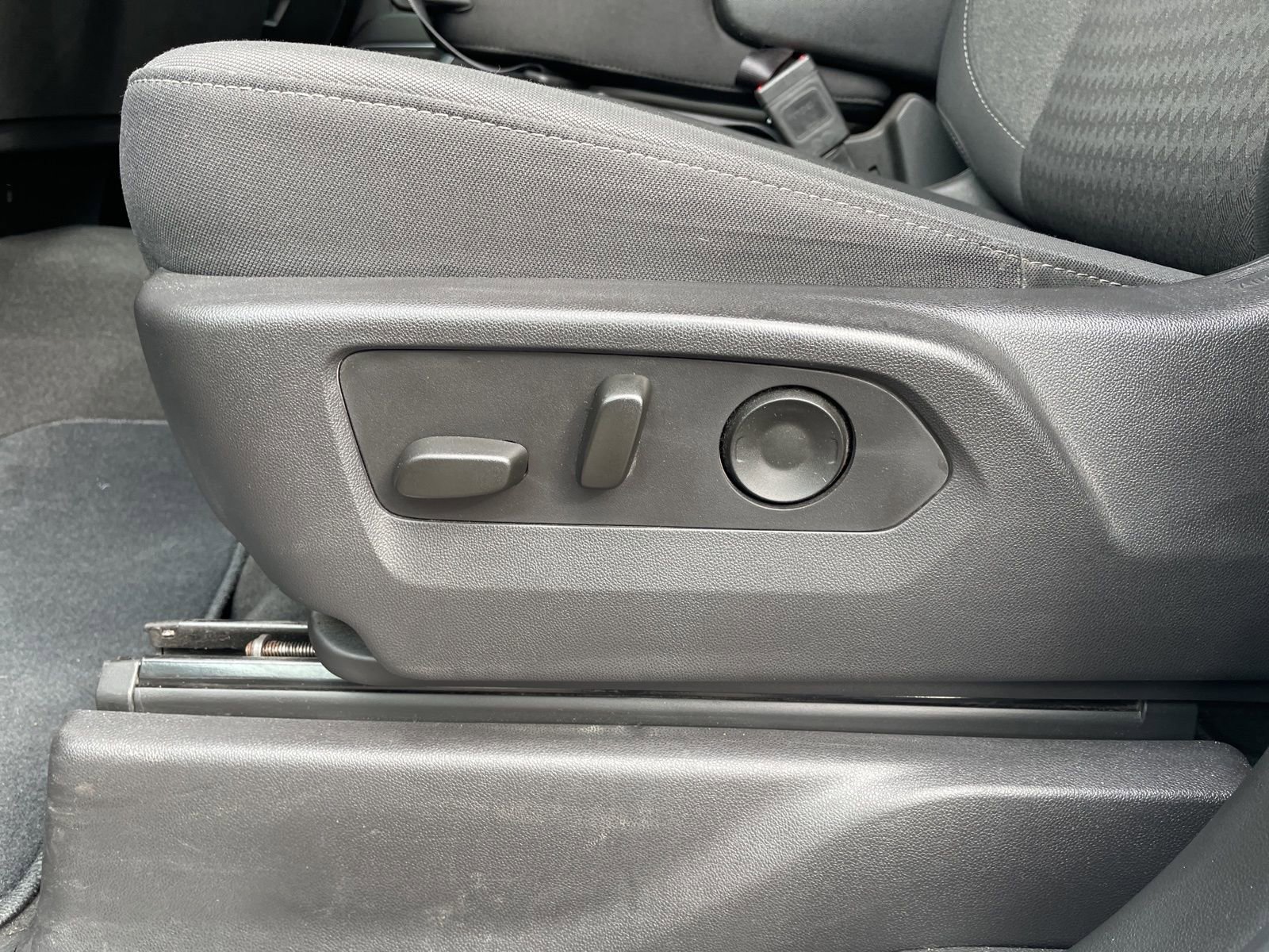 Used 2025 Chevrolet Silverado 1500 LT image 12