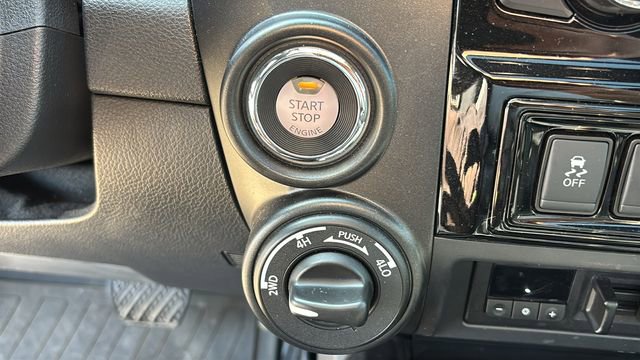 Used 2021 Nissan Titan PRO-4X w/ Pro-4x Convenience Package image 12