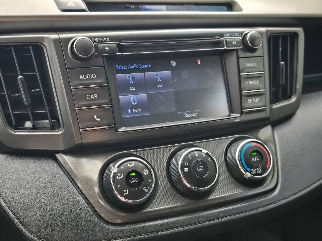 Used 2015 Toyota RAV4 LE AWD/4WD image 24