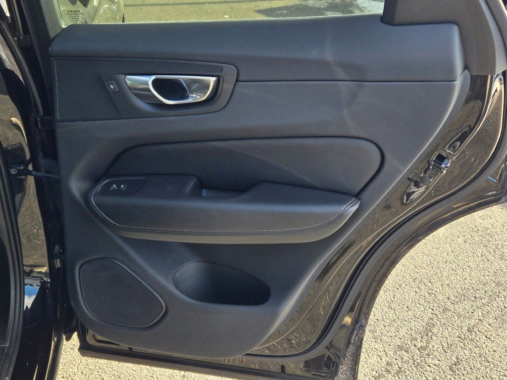 Used 2022 Volvo XC60 T8 Inscription w/ Advanced Package image 8