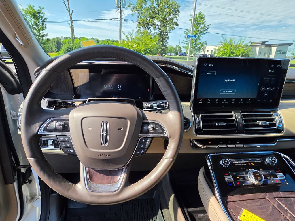 Used 2022 Lincoln Navigator Reserve AWD/4WD image 18
