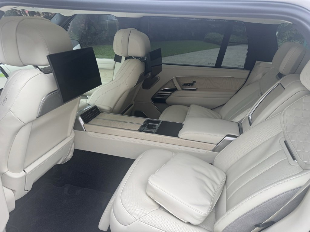 Used 2025 Land Rover Range Rover SV image 35