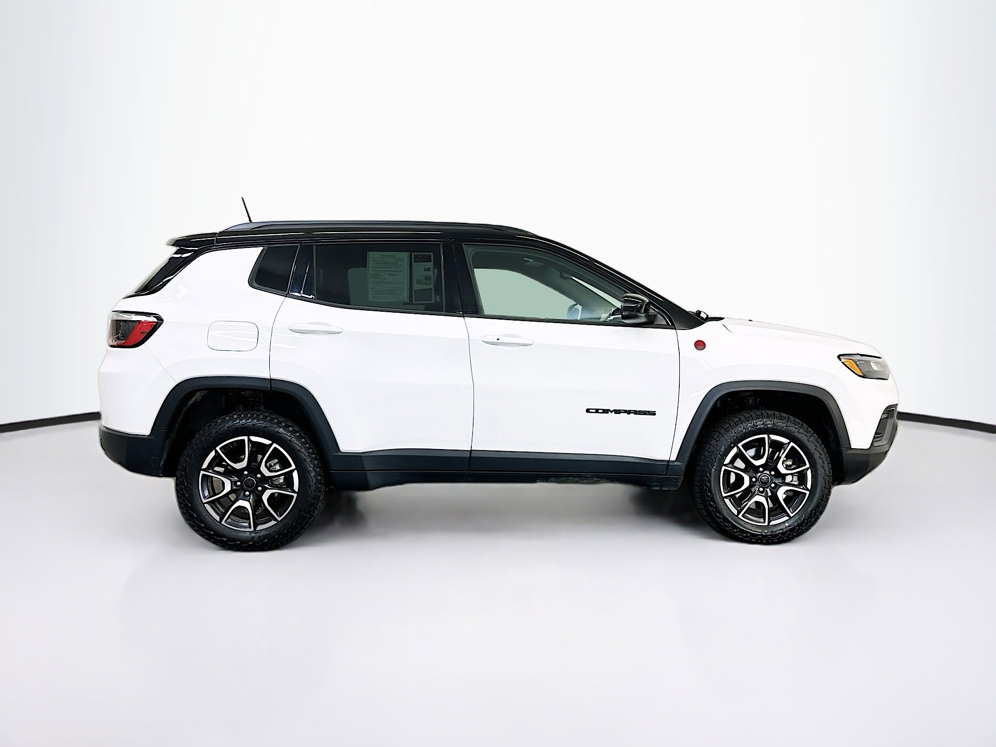 Used 2025 Jeep Compass Trailhawk AWD/4WD image 10