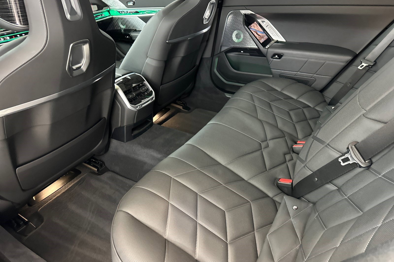Certified 2023 BMW 740i w/ Executive Package RWD image 15