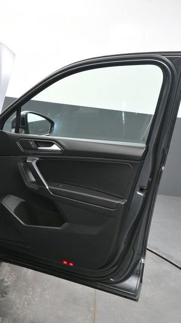 Used 2020 Volkswagen Tiguan SEL w/ 3rd Row Seat Package image 9