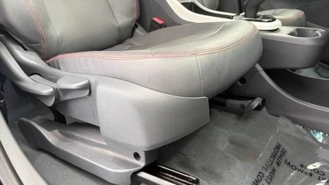 Used 2017 Chevrolet Bolt Premier w/ Driver Confidence II Package FWD image 19