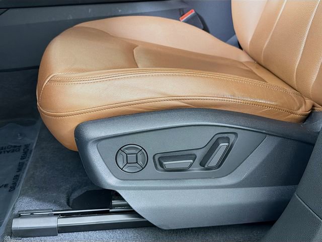 Used 2022 Audi Q8 Premium Plus image 22