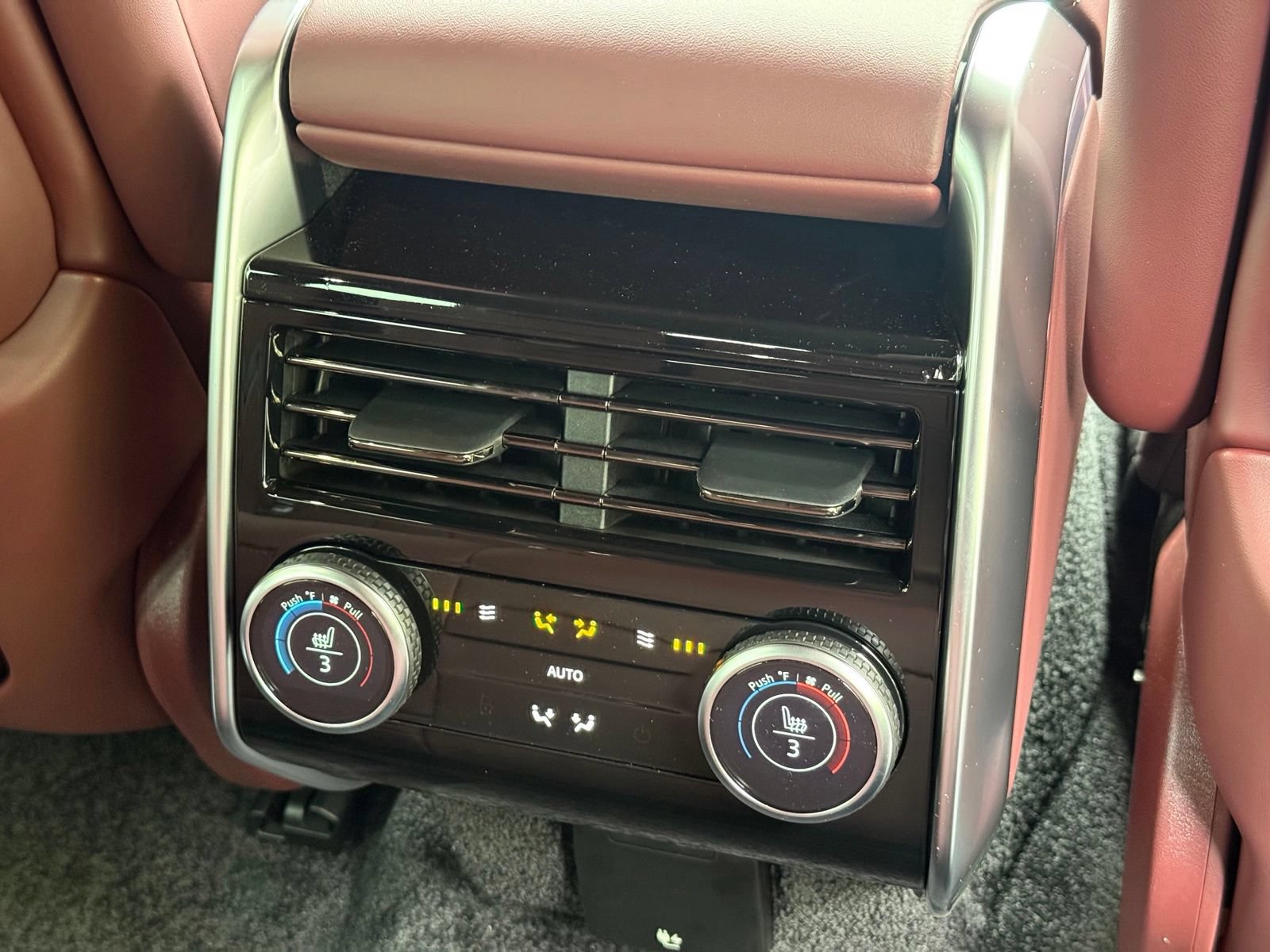 New 2026 Land Rover Range Rover SE AWD/4WD image 17