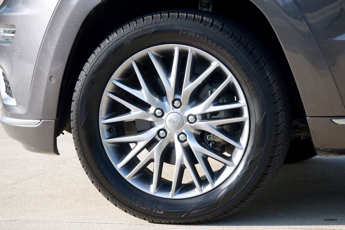 Used 2017 Jeep Grand Cherokee Summit w/ Platinum Series Group image 25