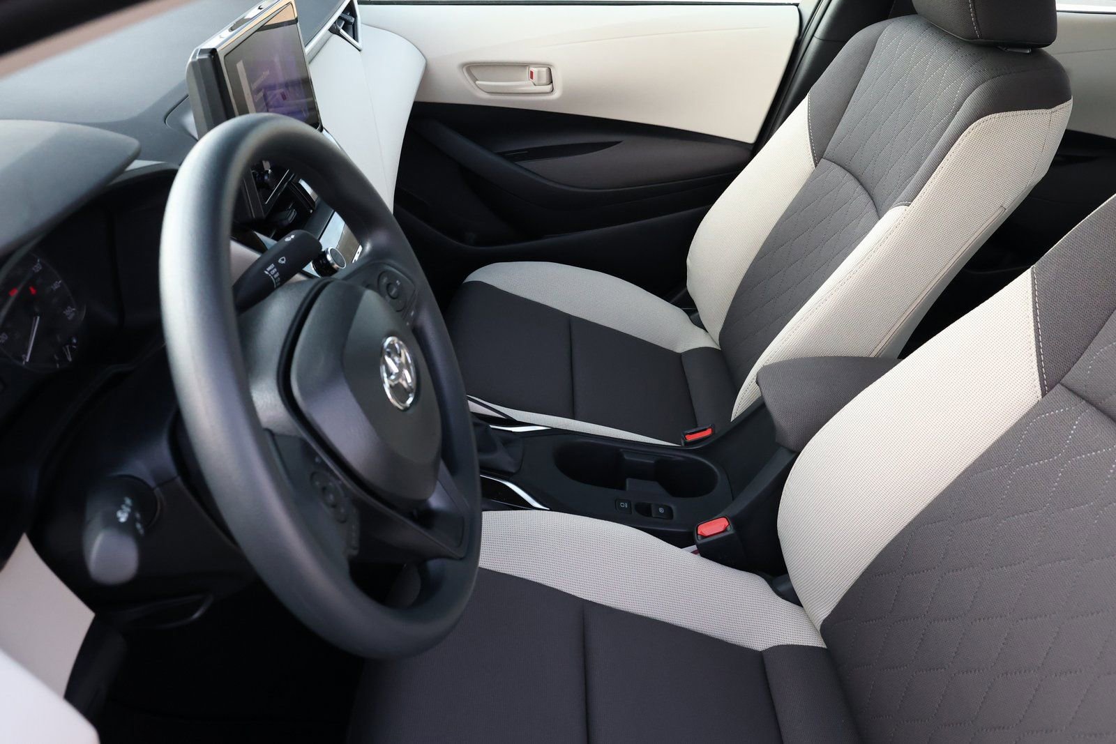 Used 2024 Toyota Corolla LE image 13