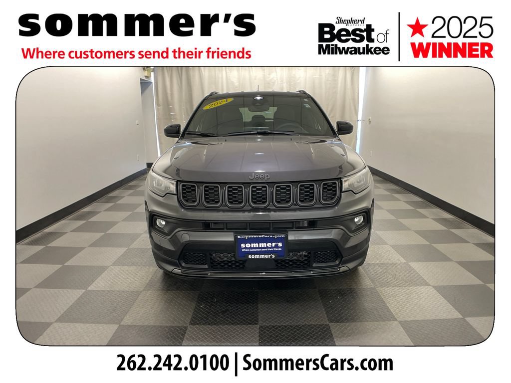 Used 2024 Jeep Compass Latitude w/ Convenience Group AWD/4WD image 8