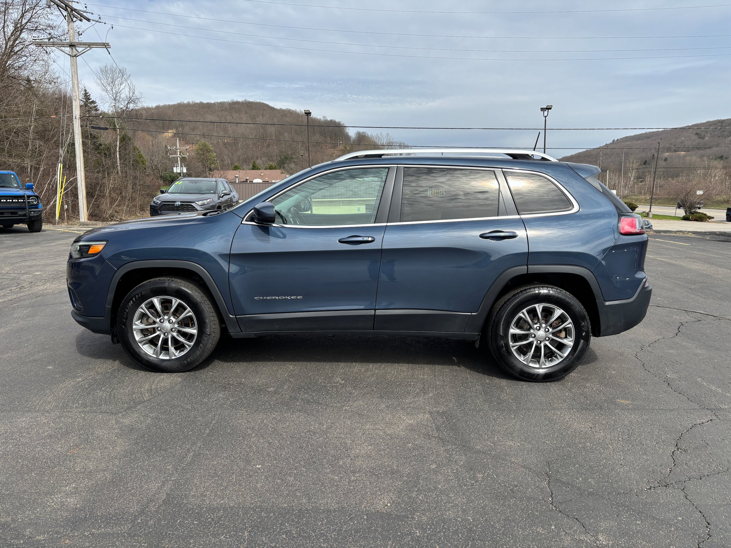 Used 2020 Jeep Cherokee Latitude Plus w/ Cold Weather Group image 3