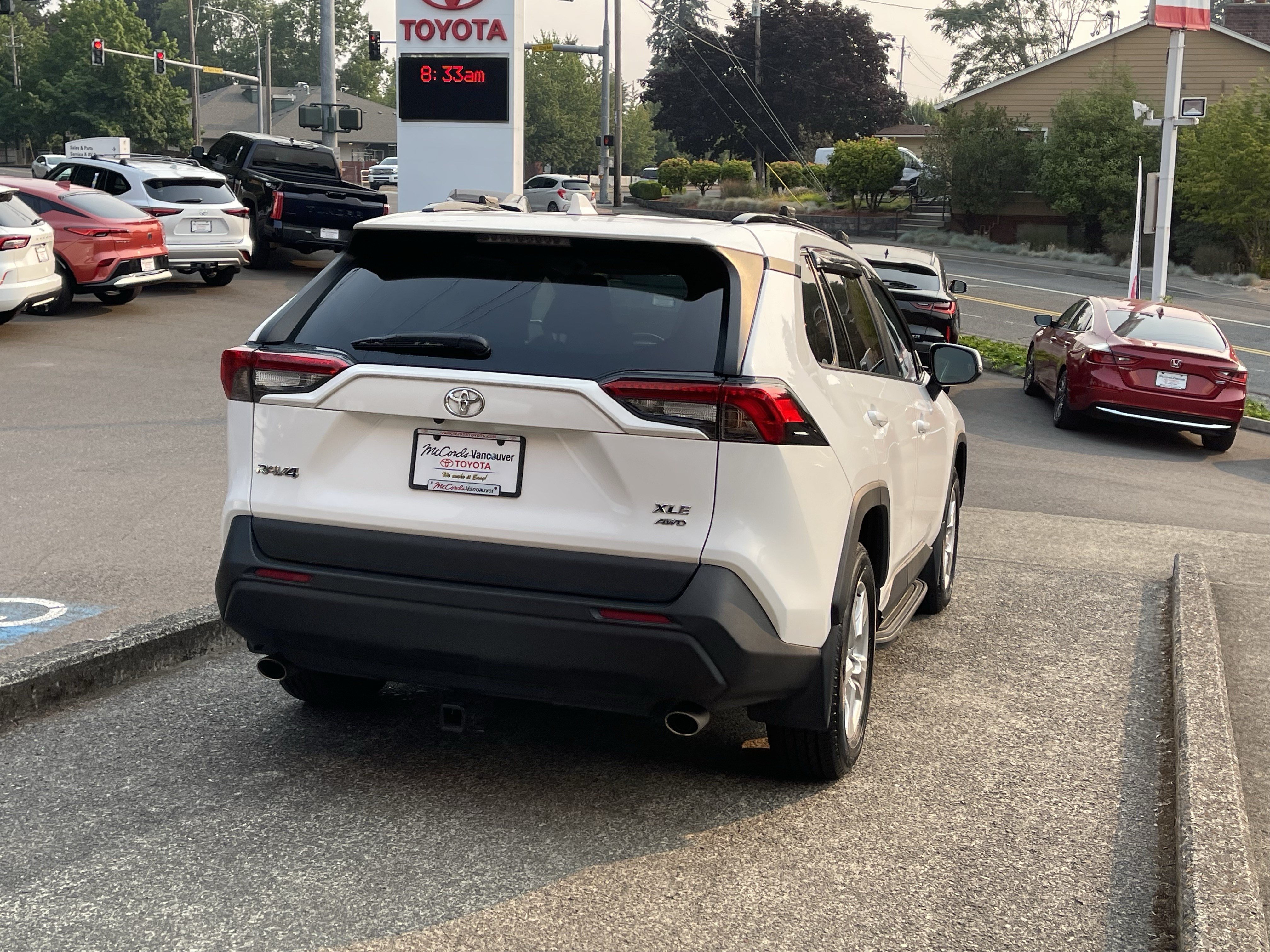 Certified 2020 Toyota RAV4 XLE w/ XLE Grade Weather Package AWD/4WD image 6