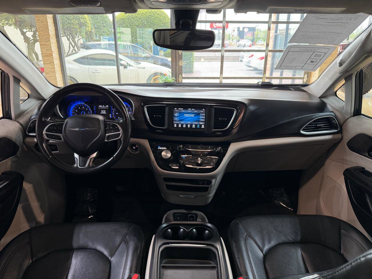 Used 2019 Chrysler Pacifica Touring-L image 21