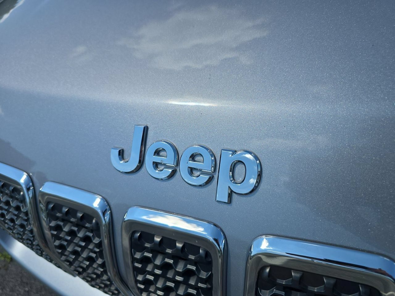 Used 2021 Jeep Cherokee Latitude Plus FWD image 34