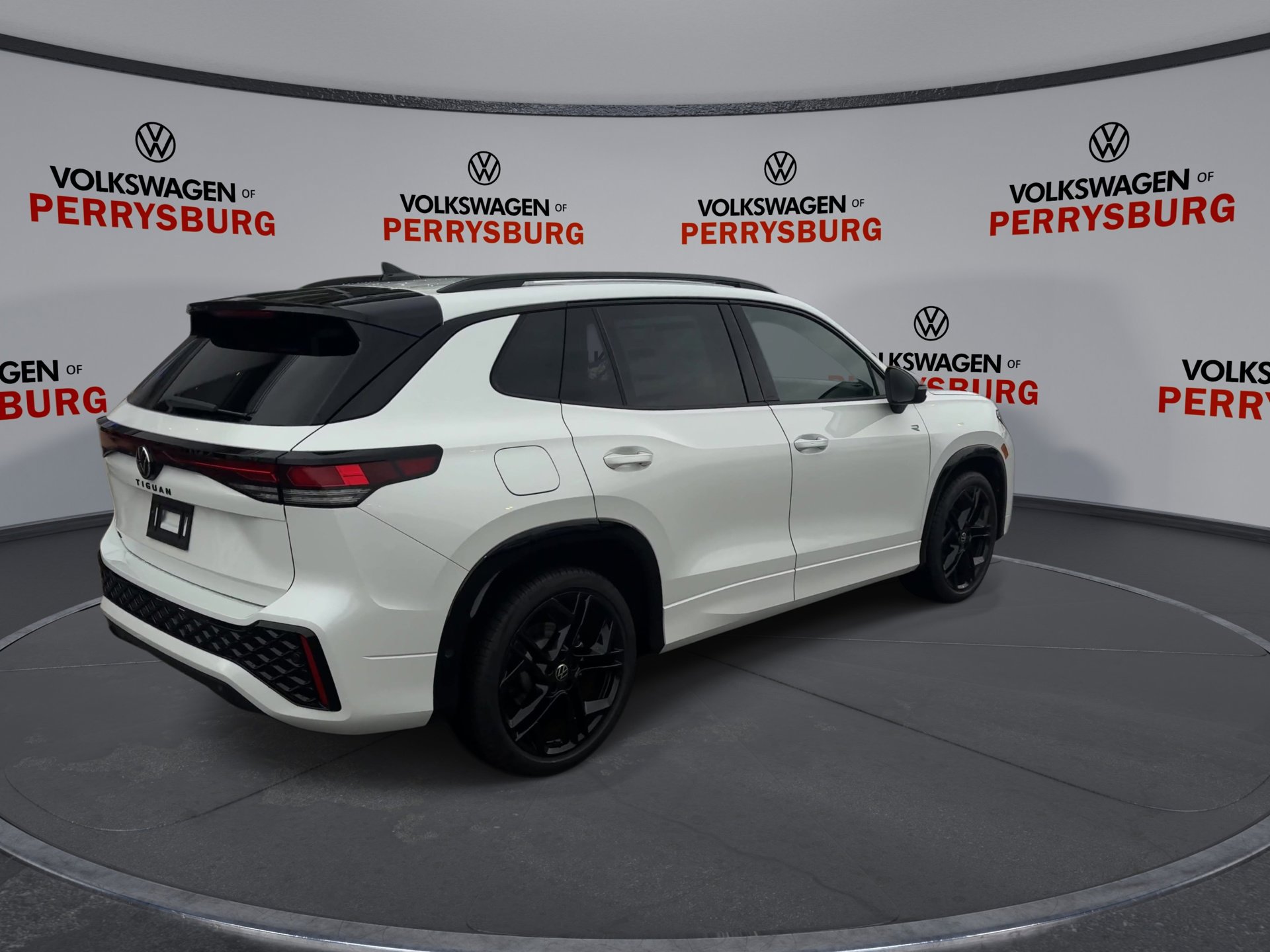 New 2026 Volkswagen Tiguan SE R-Line image 8