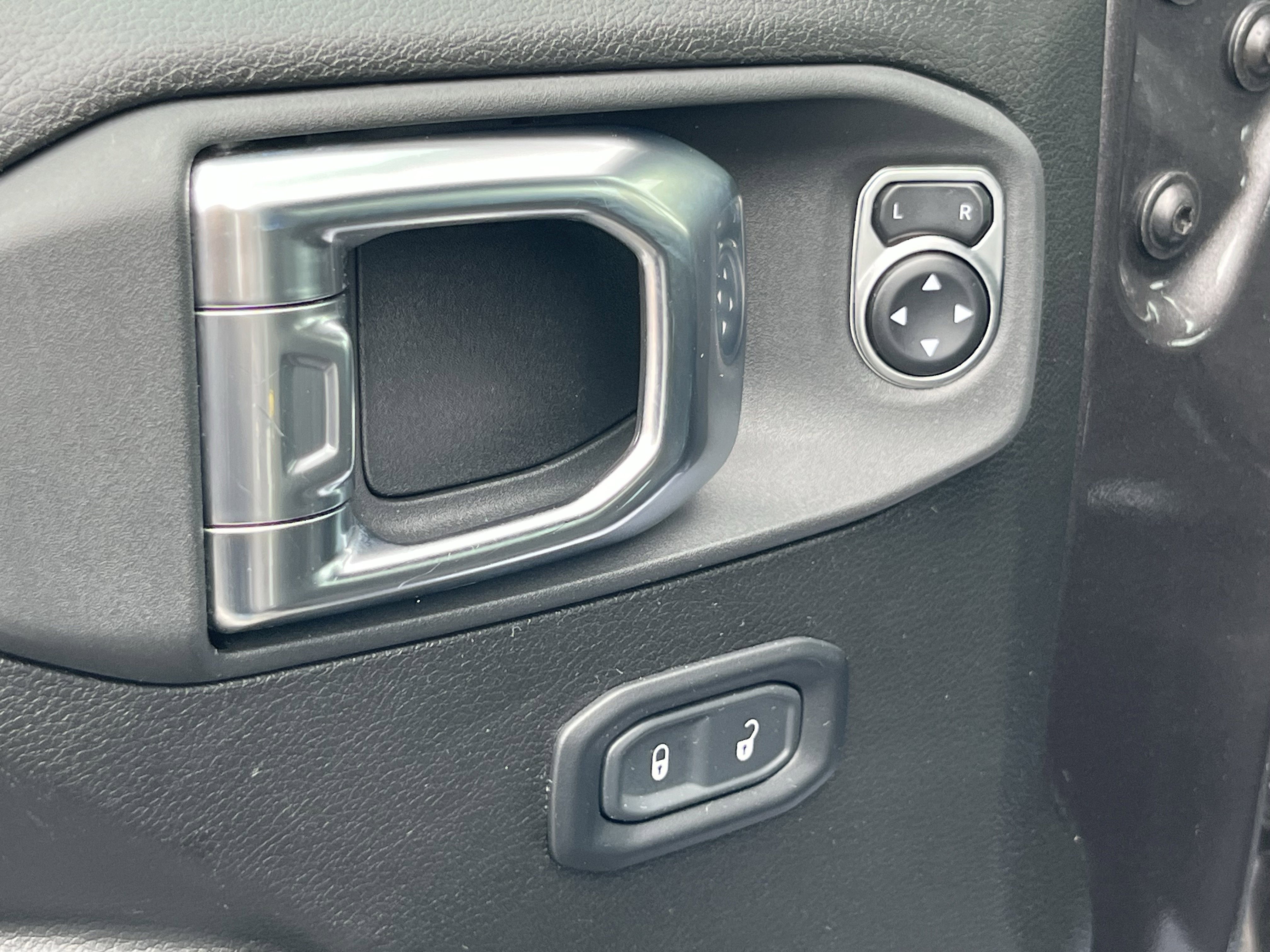 Used 2025 Jeep Wrangler Unlimited Rubicon 4xe w/ Safety Group image 20