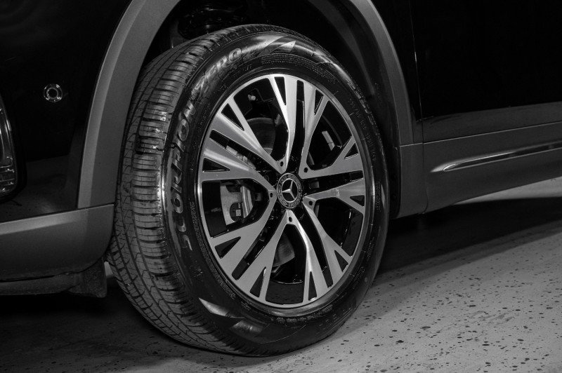 New 2025 Mercedes-Benz GLB 250 image 31