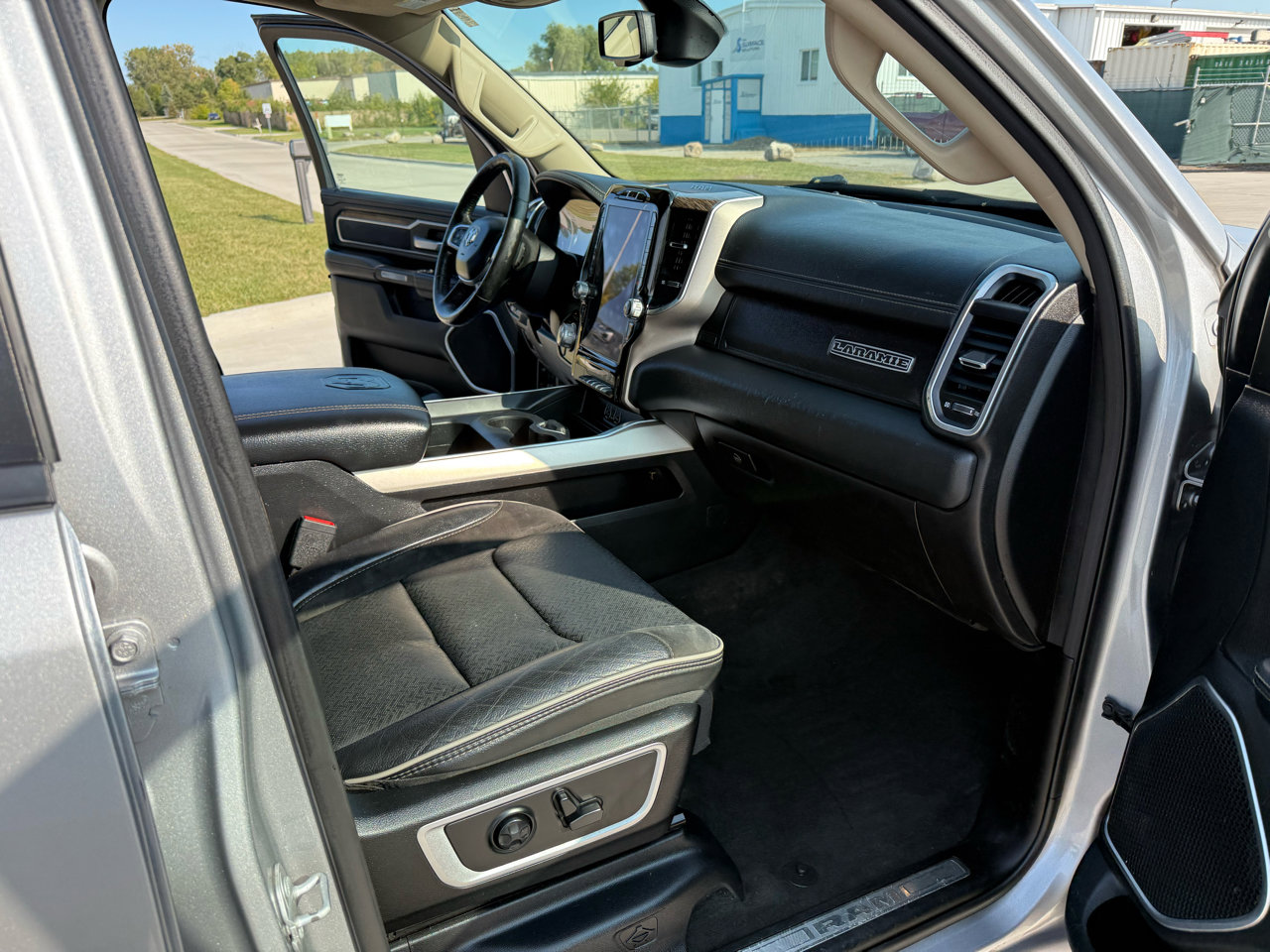 Used 2020 RAM 1500 Laramie image 28