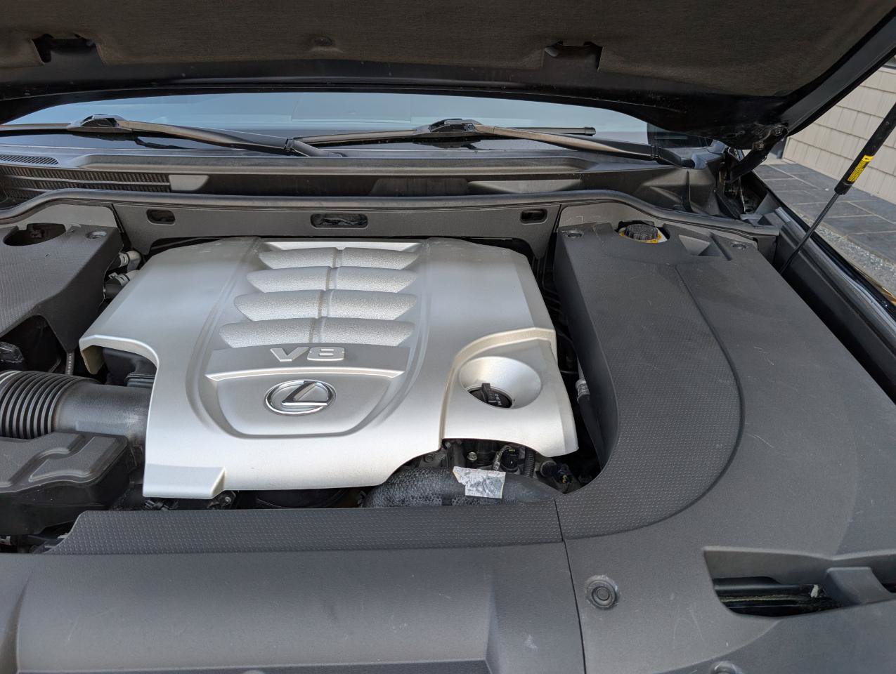Used 2013 Lexus LX 570 4WD w/ Luxury Pkg w/Pre-crash image 30