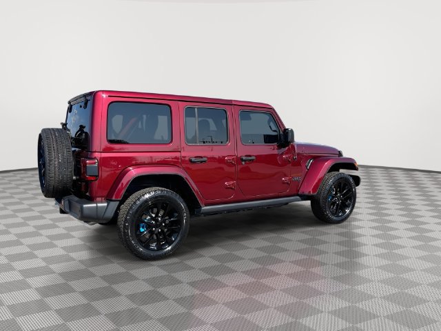 Used 2022 Jeep Wrangler Unlimited Sahara w/ Cold Weather Group AWD/4WD image 12