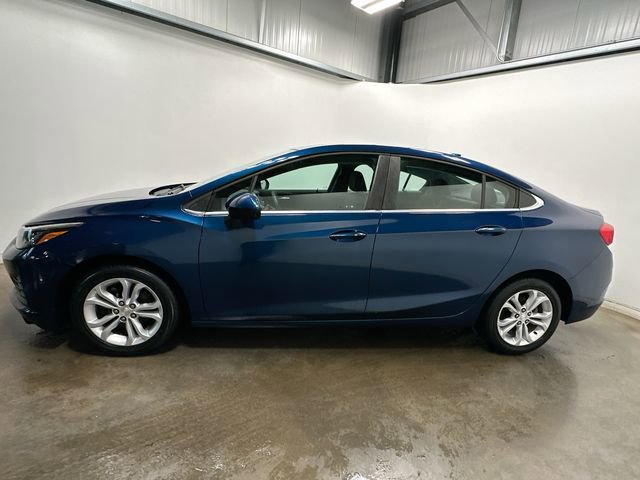 Used 2019 Chevrolet Cruze LT w/ Convenience Package FWD image 2