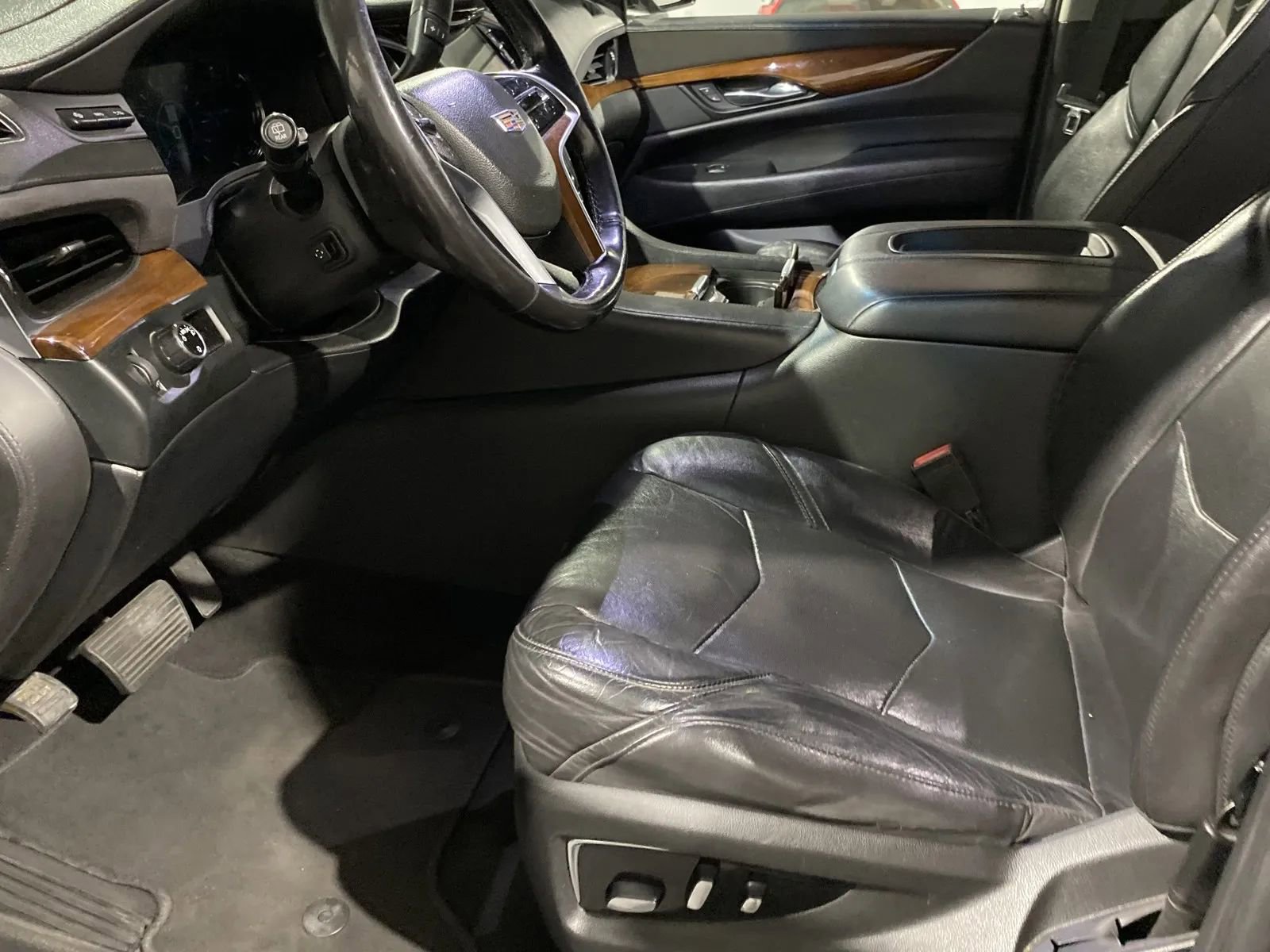 Used 2019 Cadillac Escalade ESV Luxury image 11