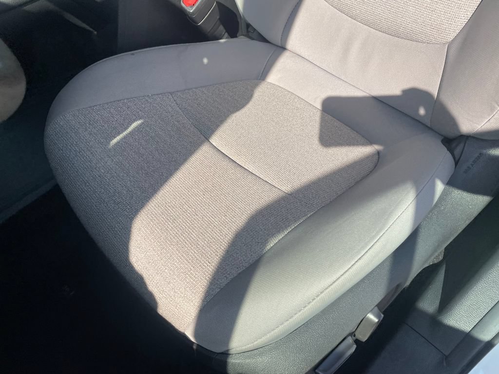 Used 2025 Toyota Sienna LE FWD image 22