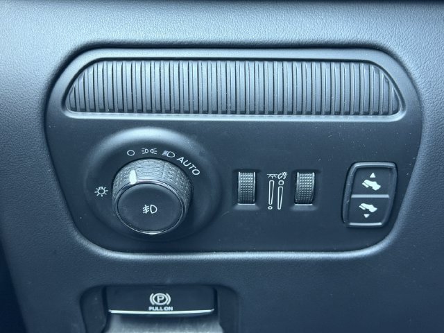 Used 2023 Jeep Grand Wagoneer L Series II AWD/4WD image 23