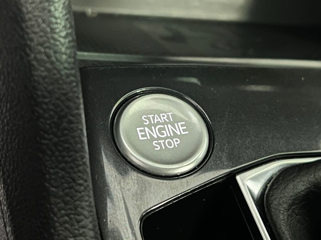 Used 2023 Volkswagen Tiguan SE R-Line image 14